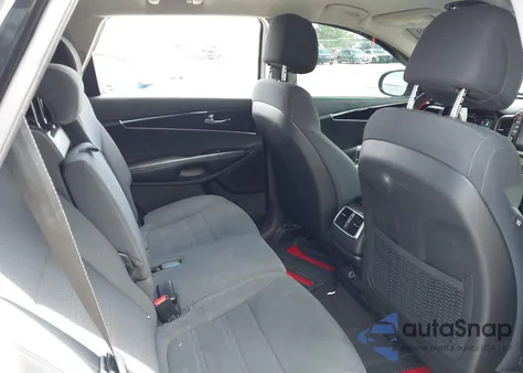 2017 Kia Sorento 2.4L L z USA, uszkodzony, nr VIN 5XYPG4A32HG221261